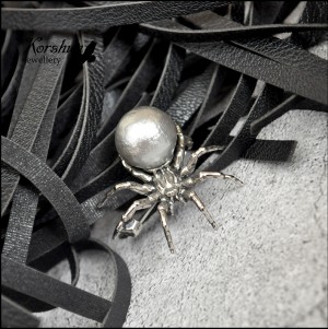 Брошь Арахна