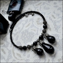 Колье Black queen