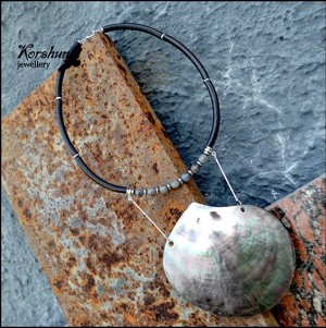 Чокер Исида