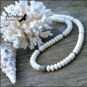 Колье Коралловая нить