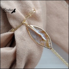 Брошь Лепестки магнолии