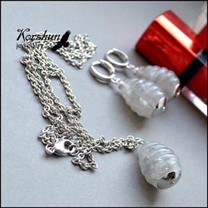 Бусы и колье из волосатика